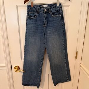 Zara Women’s wide leg High Waist Ankle Length Jeans medium-blue wash Size 4